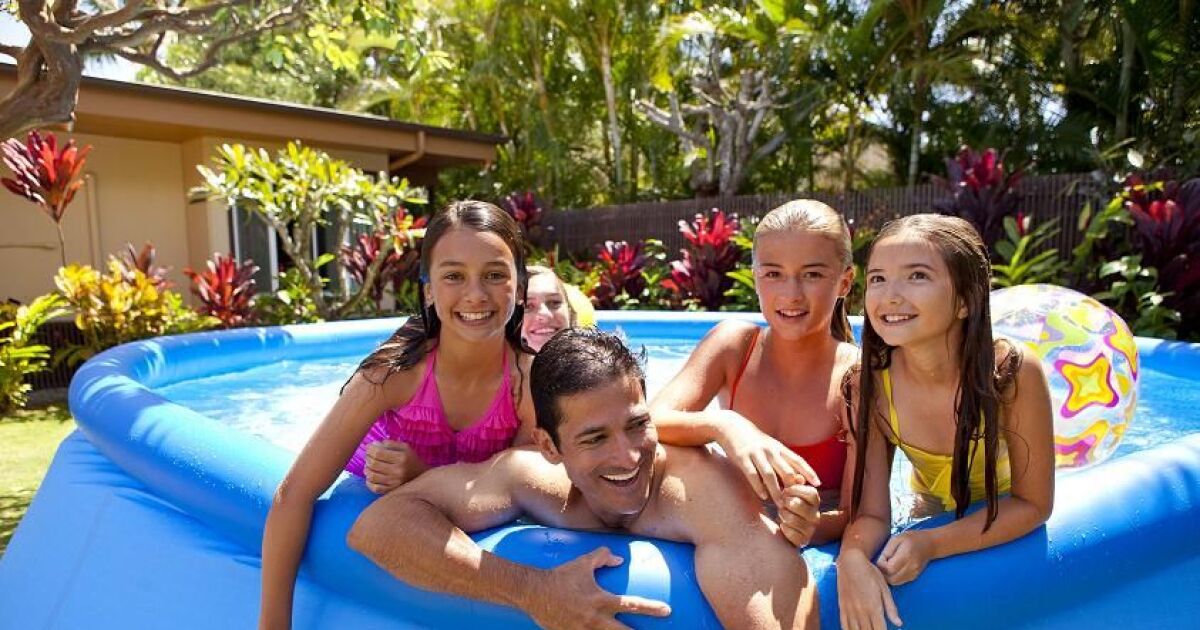 belle piscine ovale tubulaire de rêve