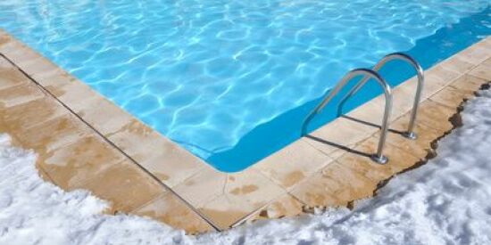 10 erreurs à éviter pour l’hivernage d’une piscine