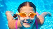 10 façons de faire aimer la natation à votre enfant