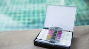 10 outils pour analyser l&rsquo;eau de la piscine 