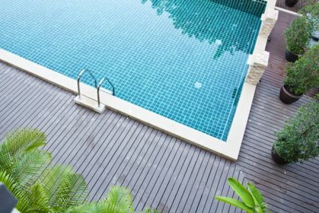 10 types de revêtements pour votre piscine