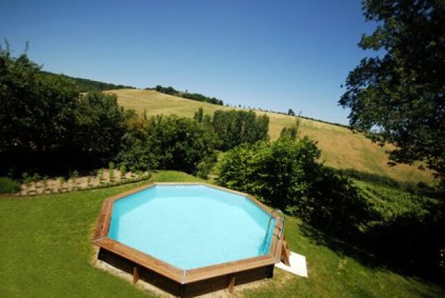 Un beau jardin autour de votre piscine hors-sol 