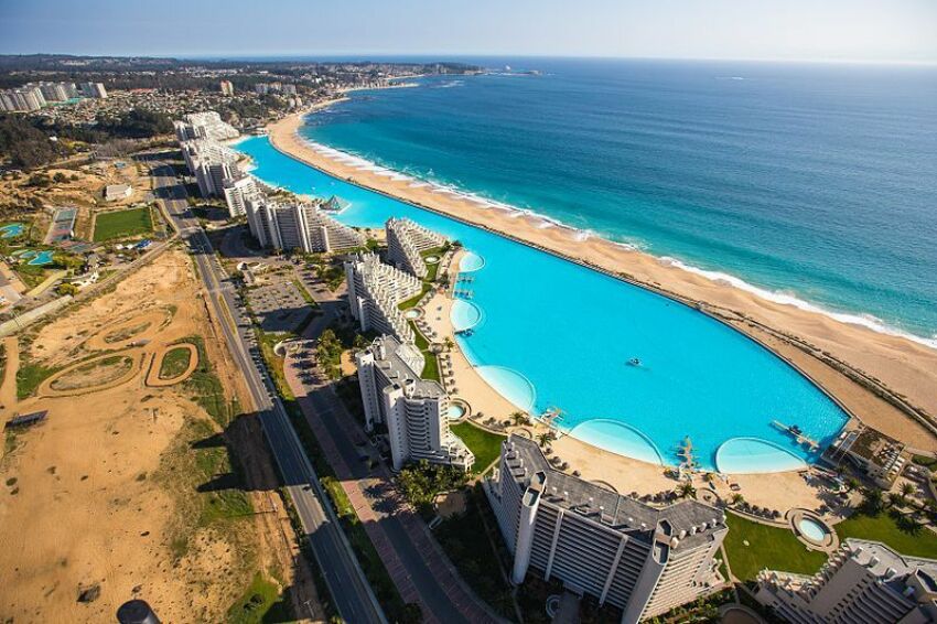 A la découverte de la piscine d'Algarrobo, la deuxième plus grande piscine du monde.&nbsp;&nbsp;