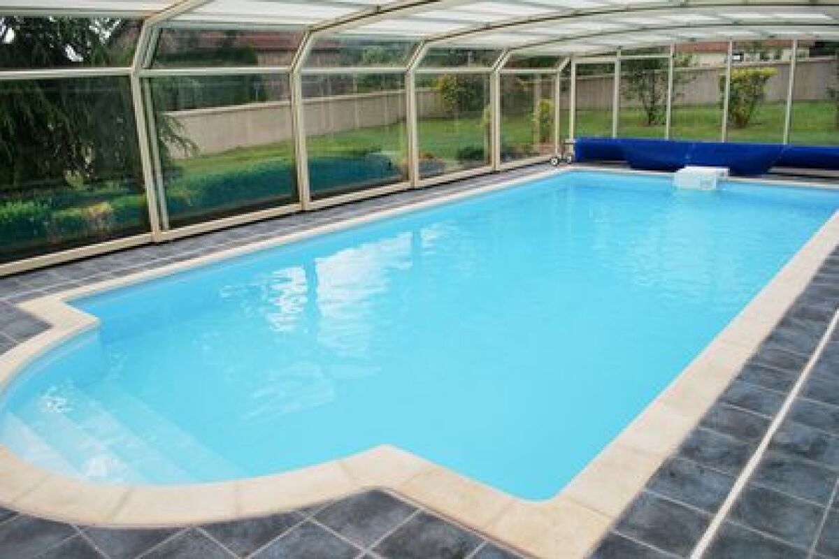 Abri de piscine économique en polycarbonate par Jardin Couvert