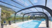 L'abri de piscine haut : pourquoi et comment le choisir ?