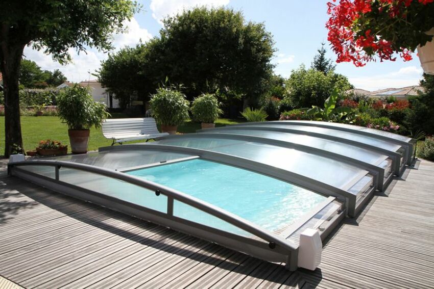Abri de piscine télescopique, par Azenco 