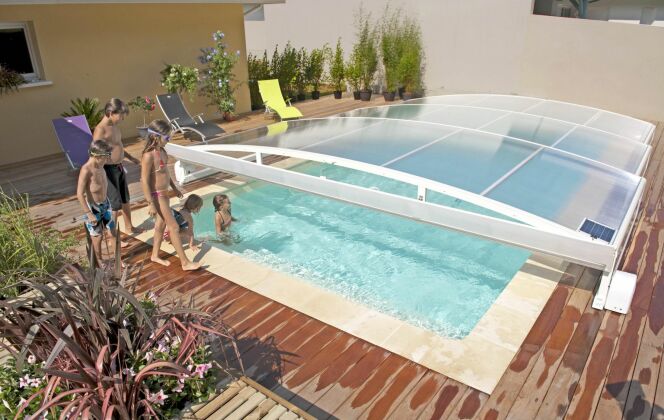 Abri de piscine télescopique plat Stretto Abridéal © Abridéal