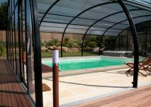 Abris de piscine spacieux Abris de piscine spacieux