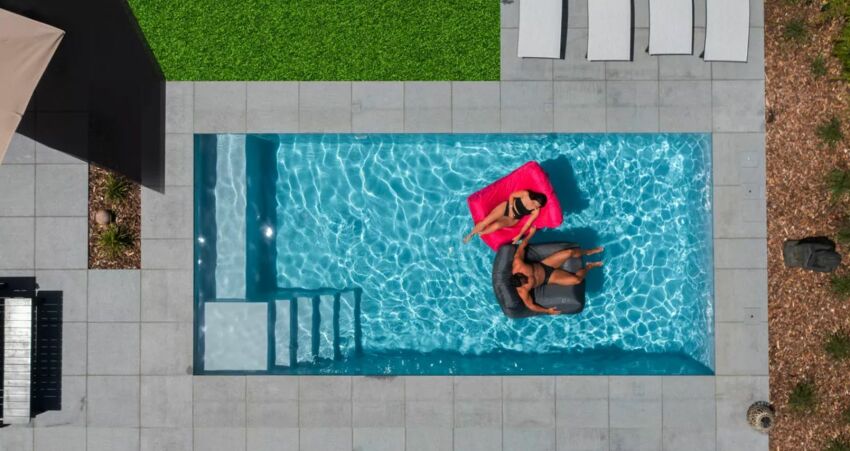 Agora Piscines, concepteur et fabricant et piscines coques en vinylester &nbsp;&nbsp;