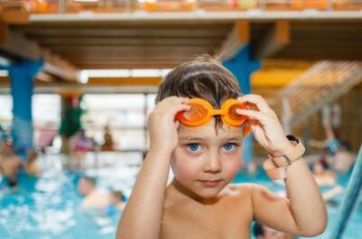 Apprendre à plonger à un enfant : des exercices pas à pas