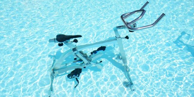 Profitez de l'aquabiking pour faire du sport en vous rafraîchissant dans votre piscine
