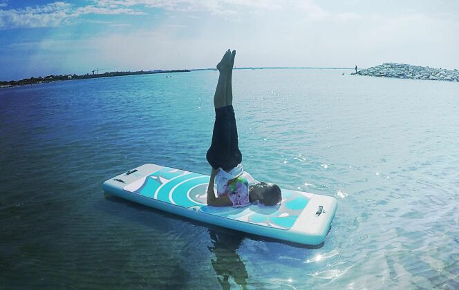Aquafitmat, le tapis de yoga flottant, par Waterflex © Waterflex