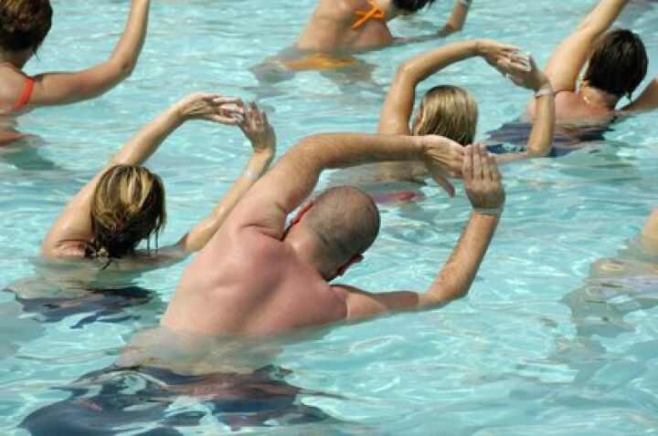 Aquastretching : une variante de l'aquagym constituée d'une succession d'étirements Aquastretching : une variante de l'aquagym constituée d'une succession d'étirements