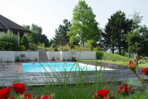 Piscine avec terrasse bois - Projet lauréat des Victoires du Paysage 2008