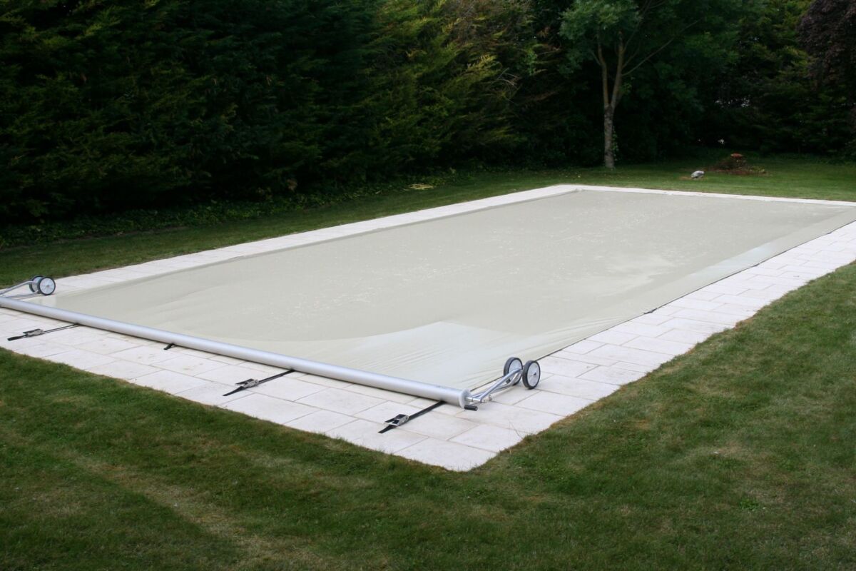 Bâche D'été Pour Piscine : Utilisation Et Pose - Guide-Piscine.fr