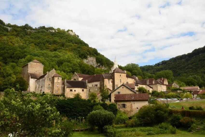 Baume-les-Messieurs fait partie des Plus Beaux Villages de France et se situe dans le 39&nbsp;&nbsp;