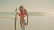La combinaison de surf : comment choisir sa tenue de glisse
