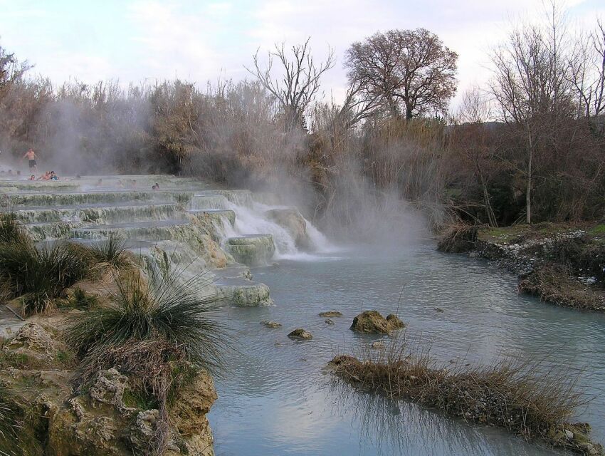 Cascate Del Gorello, l'une des cascades des thermes Saturnia, en Italie&nbsp;&nbsp;