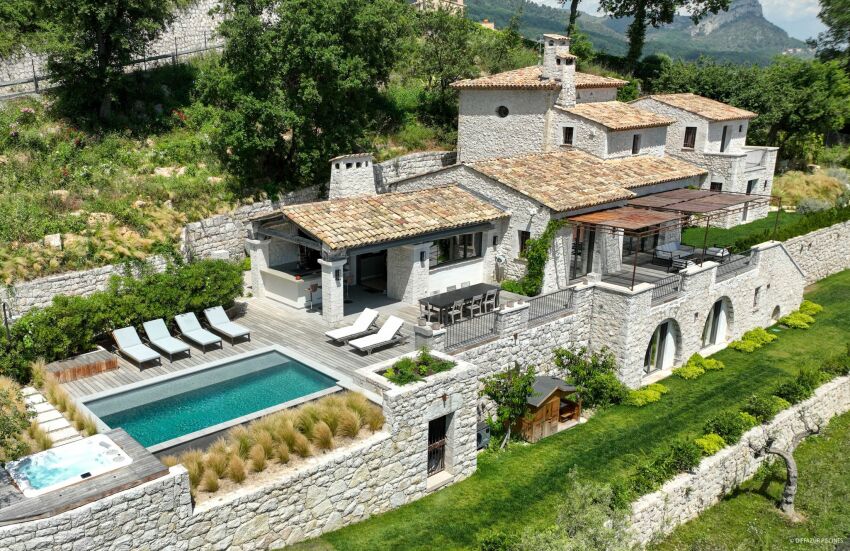 Catégorie Piscine familiale de forme angulaire de moins de 40m² - Prix Spécial Intégration - Diffazur Piscines 