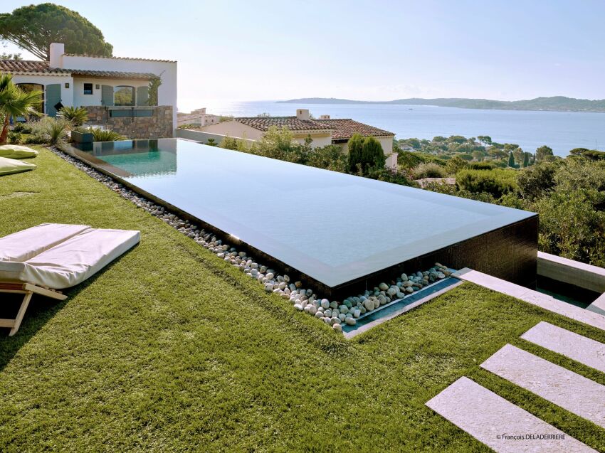 Catégorie Piscine familiale de forme angulaire de moins de 40m² - Trophée Or - Carré Bleu / TS Nuances de Bleu &nbsp;&nbsp;