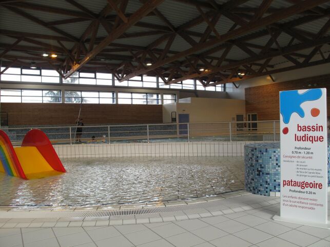 La pataugeoire et le bassin ludique de la piscine à Issoire