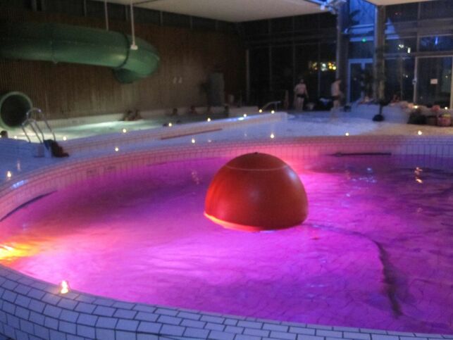 La piscine Aquamaris à Cordemais s'anime lors de soirées à thème.