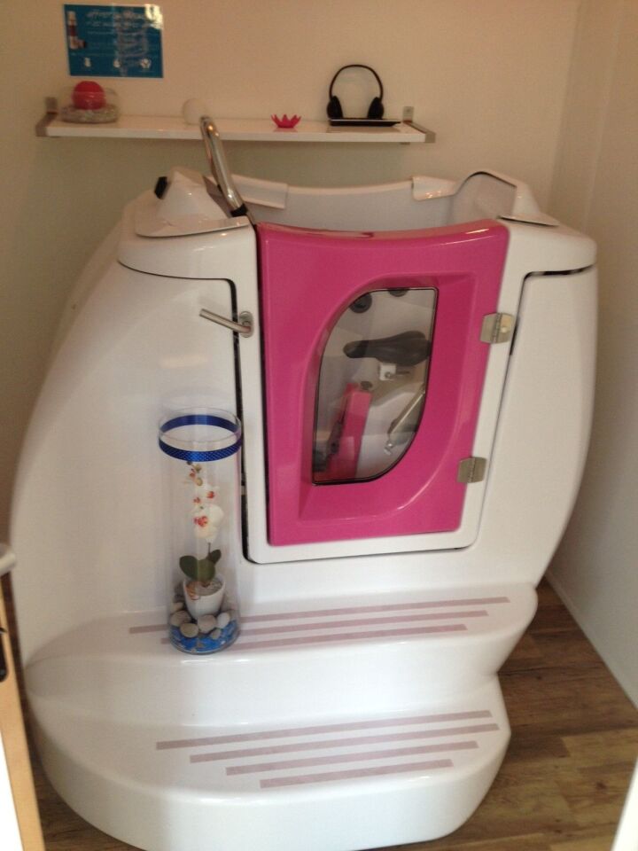 Une cabine individuelle d'aquabike aun centre Envido &agrave; Boulogne Billancourt