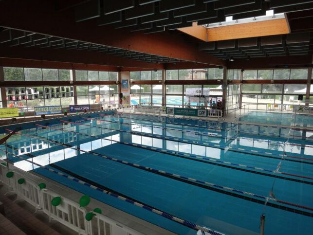 Centre nautique à Fontaine : le bassins sportif intérieur