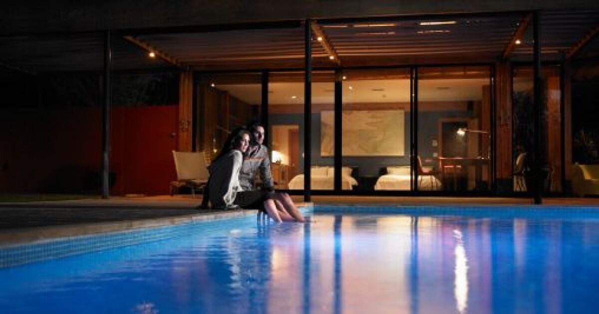 Astuces pour changer l'ampoule d'une lampe de piscine facilement