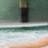 Piscine ou spa de nage : comparatif