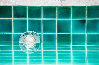 Choisir la couleur du carrelage de piscine