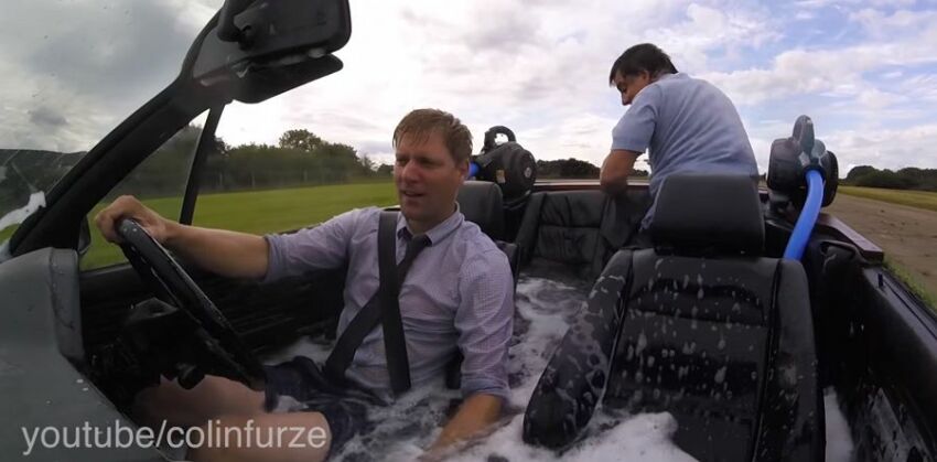 Colin Furze change sa voiture en piscine roulante : découvrez la vidéo&nbsp;&nbsp;