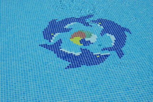 Comment créer un décor de fond de piscine en mosaïque ?