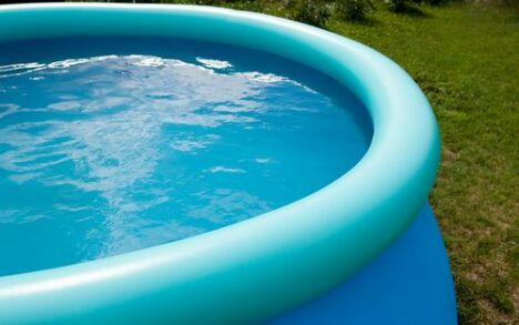 piscine gonflable jardin