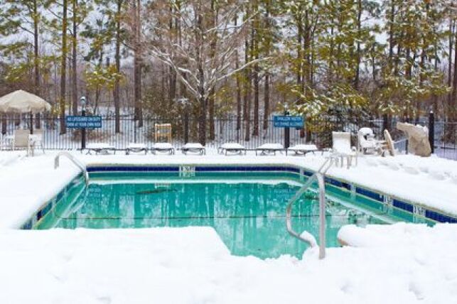Comment maintenir une bonne qualité de votre eau de piscine durant l'hiver ? 
