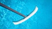 Comment nettoyer la coque d&rsquo;une piscine ? 