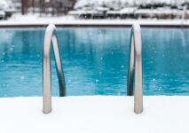 Comment réaliser l’hivernage passif d’une piscine en 7 étapes&nbsp;?