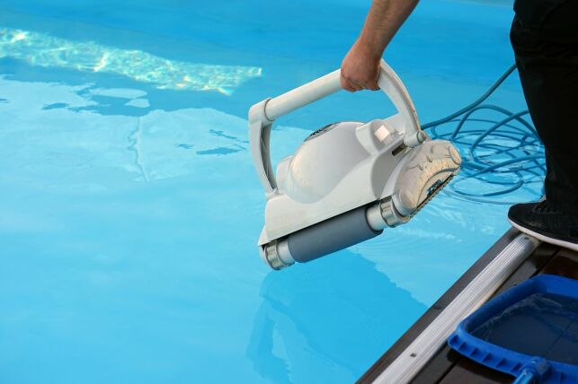 Comment sortir correctement un robot de piscine de l’eau ?