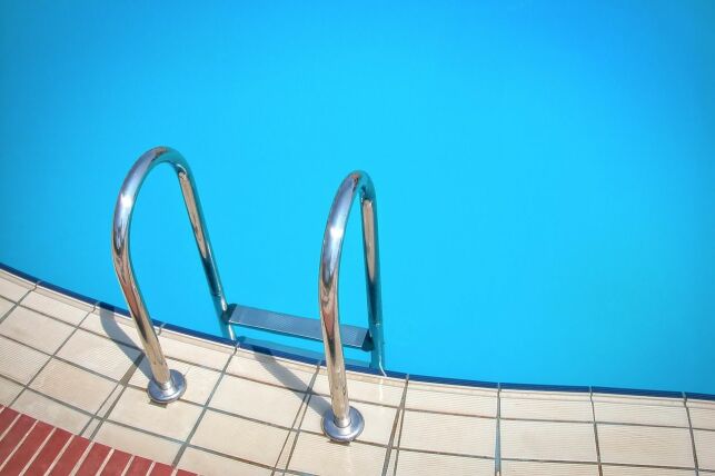 Comment trouver et réparer une fuite dans votre piscine ?
