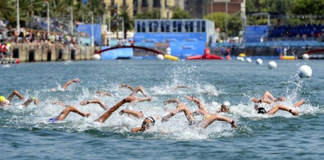 La nage en eau libre est un sport de contact. 