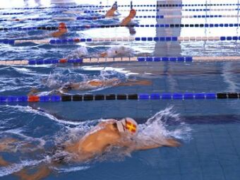 Compétition de natation 