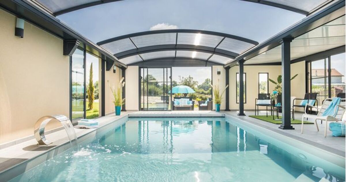 Бассейны закрытого типа. Зимний сад с бассейном. Бассейн под навесом. Бассейны закрытого типа. Крытый бассейн на даче.