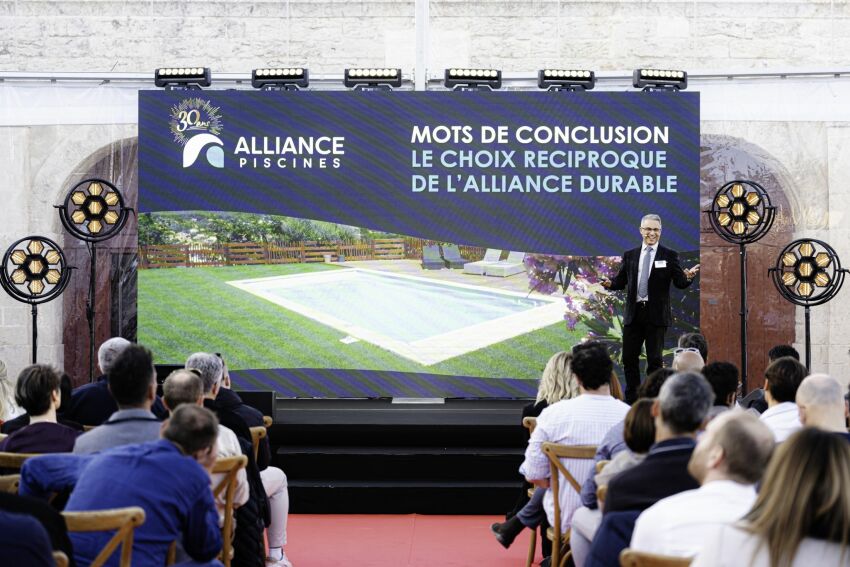 Convention Alliance Piscines : l'occasion pour les participants de découvrir le bilan 2023 de la marque, ses objectifs 2024 et l'état du marché de la piscine. &nbsp;&nbsp;