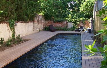 Photos de piscines avec revêtement, liner noir / sombre - La piscine design  par L'Esprit Piscine