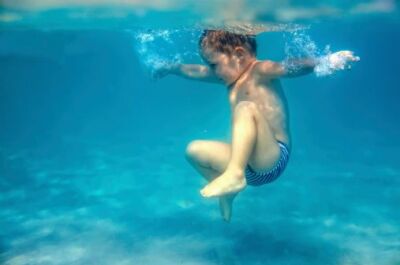 Cours de survie dans l’eau pour les enfants