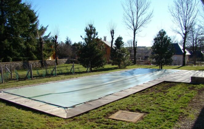 Couverture hivernale Euro Piscine Services © Catusse Piscines - Cantal (15) - Euro Piscine Services