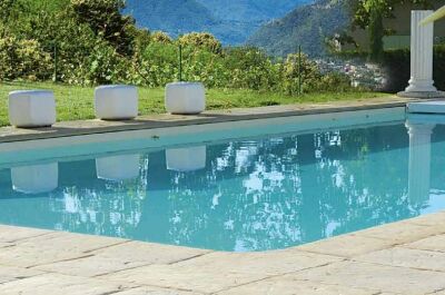Zoom sur les dallages et margelles piscine Dalles de France