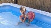 Déchirure sur une piscine gonflable