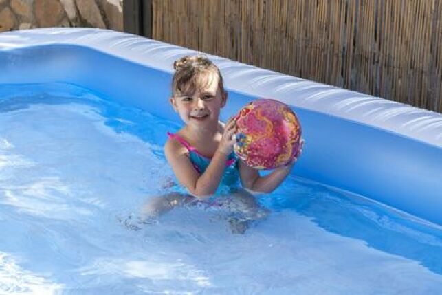 Déchirure sur une piscine gonflable