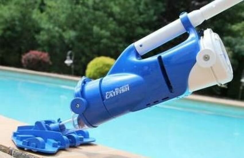 Découvrez le Pool Blaster Catfish, un nettoyeur de piscine à batterie&nbsp;&nbsp;